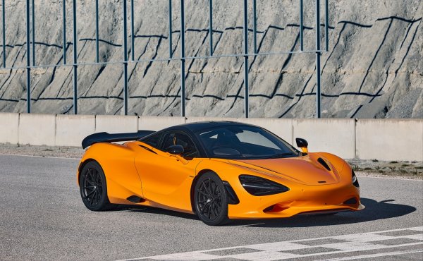 MCLAREN 750S COUPE (2023г.)