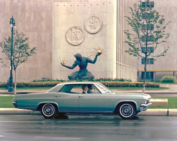 Chevrolet Impala Sport Sedan (1965)