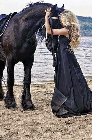 a caballo. 000