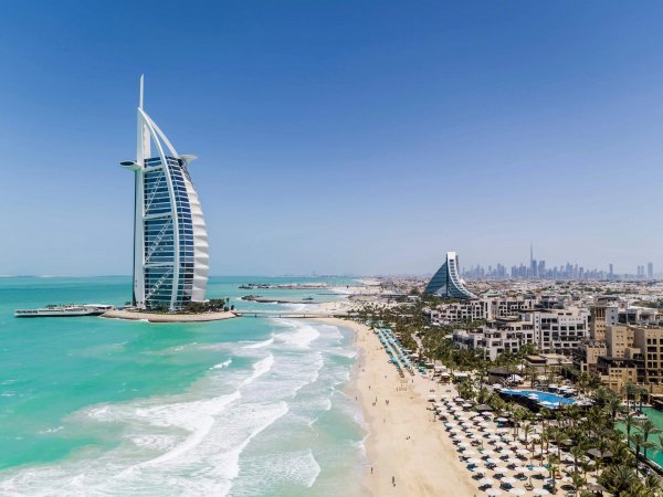 Best-beach-clubs-in-dubai-summersalt-naseem-1