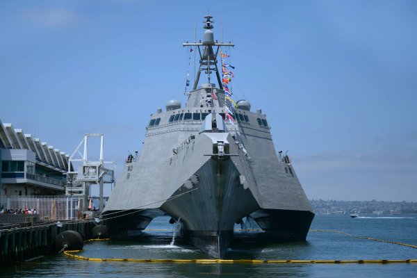 USS Gabrielle Giffords LCS-10 viter59