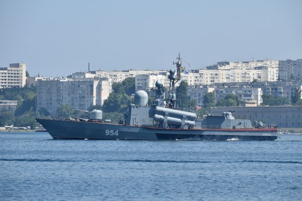 19-9880841-dsc-2004