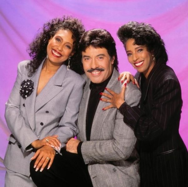 Dawn &amp; Tony Orlando - Tie A Yellow Ribbon 'Round