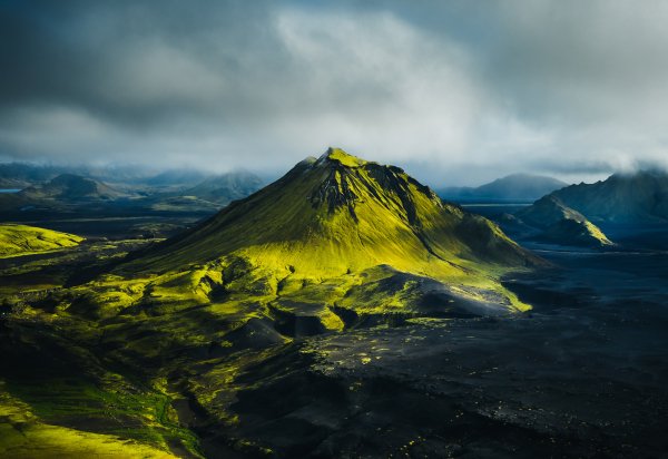 Photography-nature-maelifell-volcano-iceland-fog-green-lands