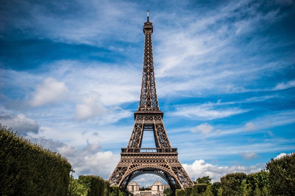 Eiffel-tower-975004