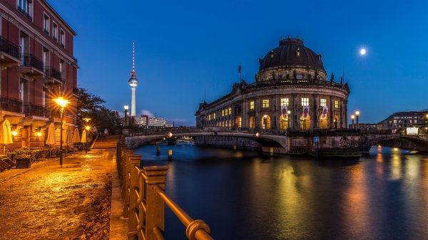 germaniia-berlin-vecher-ogni