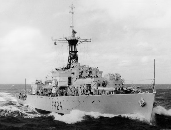 IMG viter59 HMNZS Pukaki