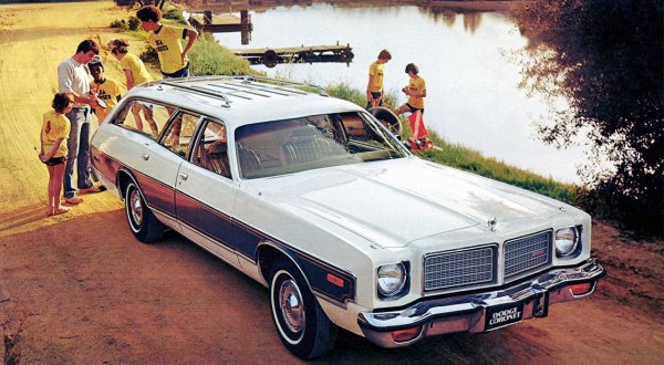 Dodge Coronet Crestwood wagon (1976)
