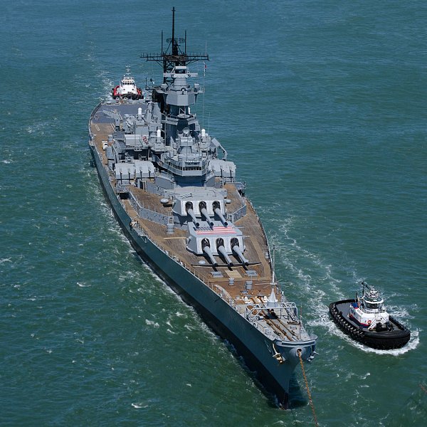 IMG USS Iowa BB-61 viter59