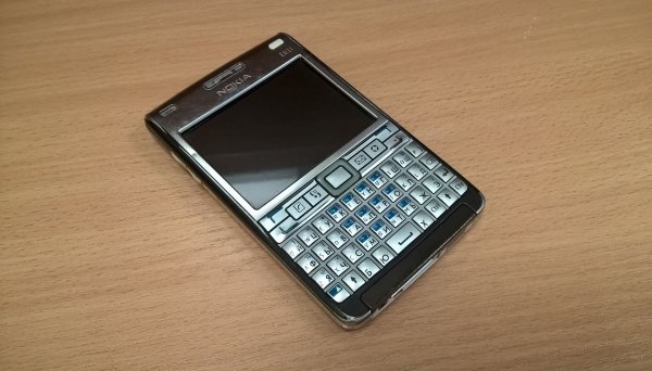 Nokia E61i (2)