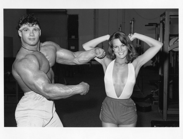 The-Barbarian-Brothers-Golds-Gym-NINE-Original-Vintage-8x10-