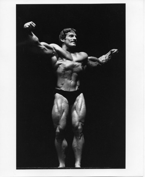 Mike-Mentzer-1979-Original-Vintage-8X10-BW-Print