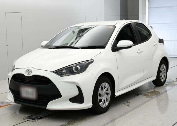TOYOTA YARIS 1.0 X (2023г.)