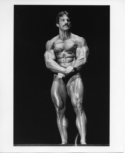 Mike-Mentzer-Original-Vintage-8X10-BW-Print 2