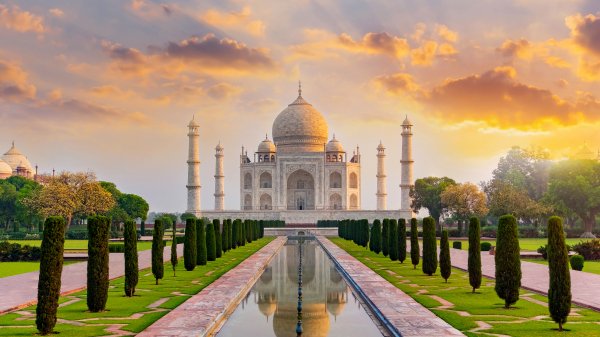 TajMahalReflection ROW8732180669 UHD