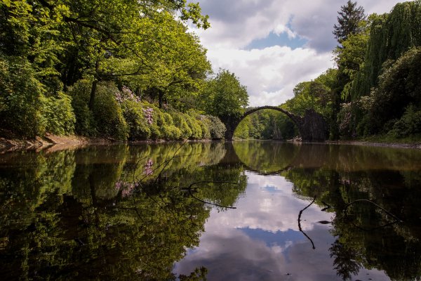 Rakotzbrücke im Azaleen- und Rhododendronpark Kromlau