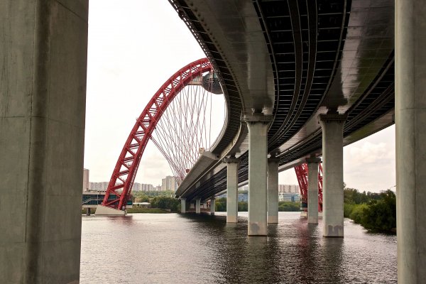 Zhivopisny Bridge in Moscow, view of the deck from below