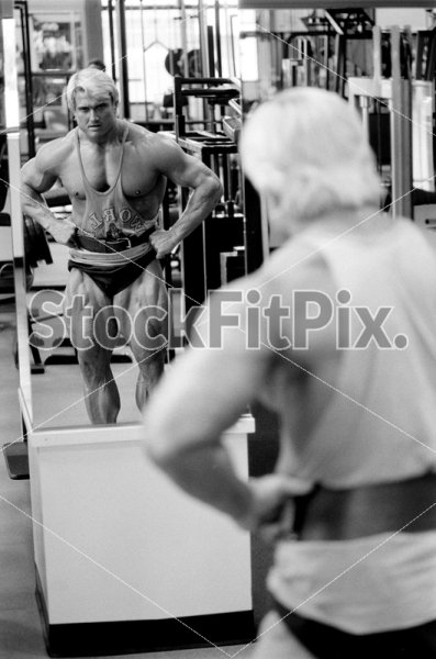 TOM PLATZ MIRROR LEG POSE V1