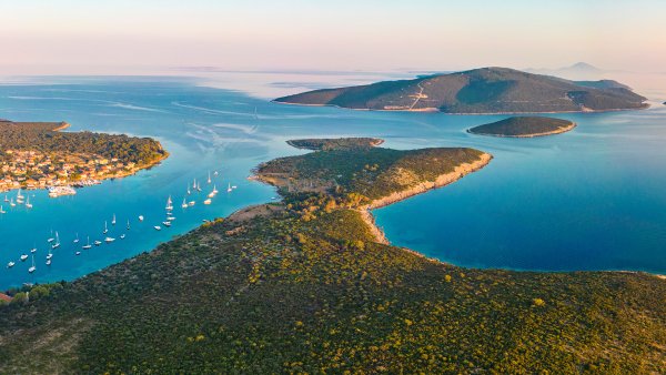 Lock2023-b45 wl kvarnergulfcroatia estockphoto 1920x1080