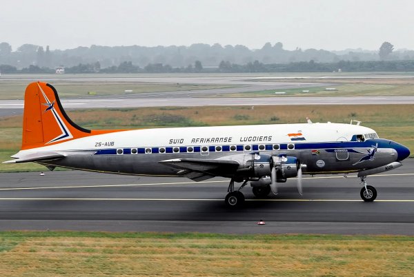 DOUGLAS DC-4-1009