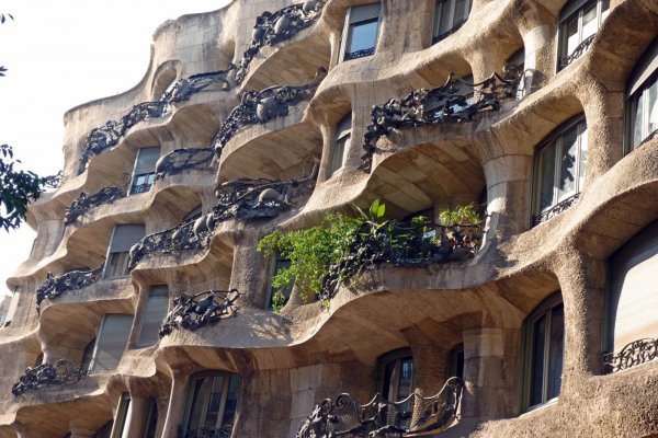 Doma-gaudi-v-barselone-foto-37