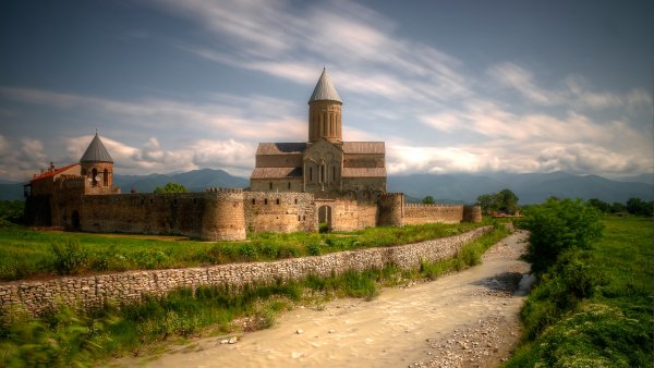 kafedralnyi-sobor-alaverdi-monastyr-alaverdi-kakhetiia-gruzi