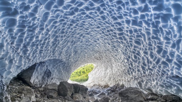 IceChapel ROW4612088880 UHD