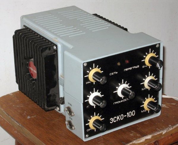 Эстрадный усилитель ЭСКО-100 с 1980 года выпускал а.я 95