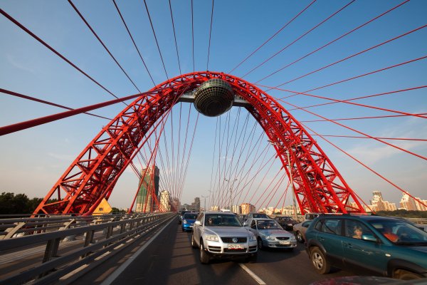 Живописный мост в Серебряном Бору в Москве (2007 г.)