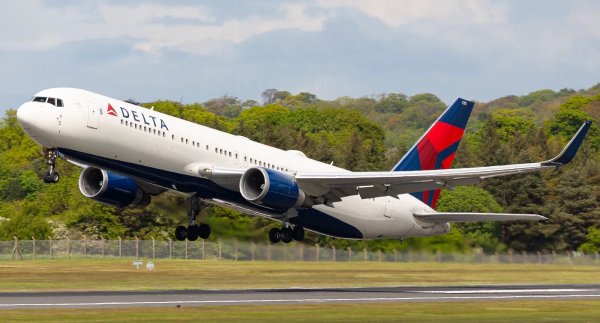 BOEING 767-332