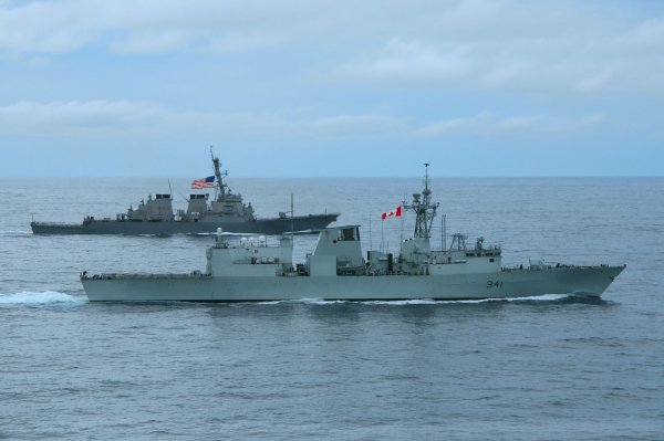 IMG viter59 USS J.S. McCain HMCS Ottawa