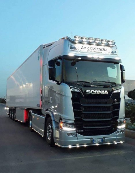 SCANIA