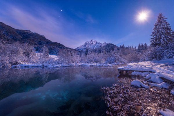 noch-luna-svet-zima-sneg-gory-ozero