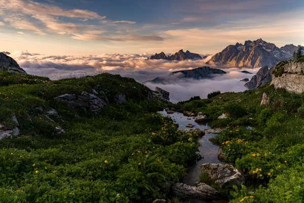 gory-vershiny-oblaka-italiia-dolomity
