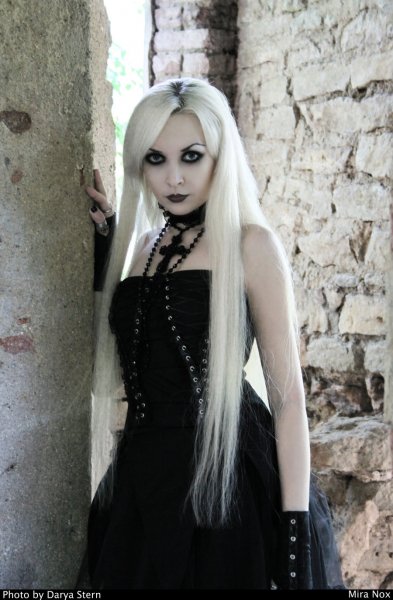 Mira Nox