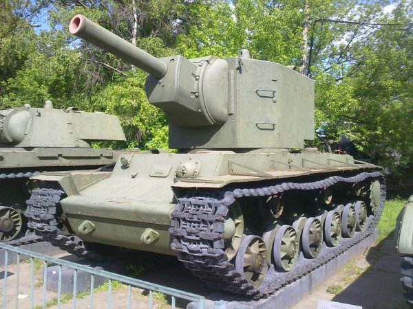 танк КВ-2