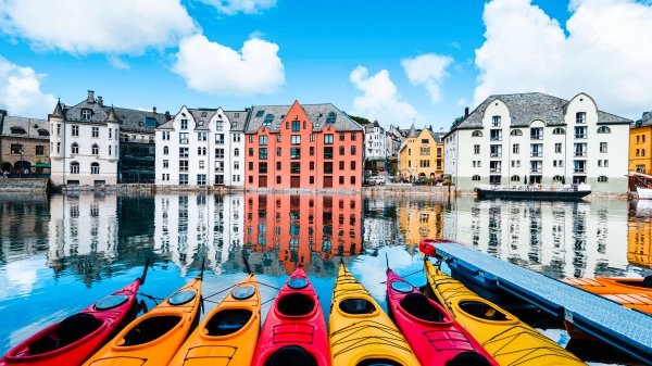 Colorful Boats Premium 7