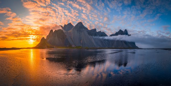 Islandiia-gory-more-zakat-skala-peizazh-vestrahorn
