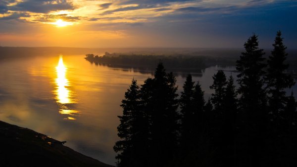 - Закат на реке Кама. Пермский край