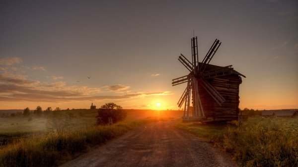 staraja derevjannaja melnica stojashaja