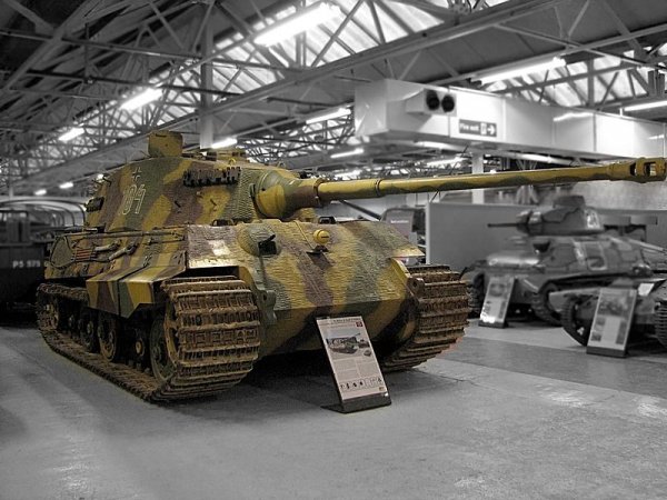px-Bovington Tiger II grey bg