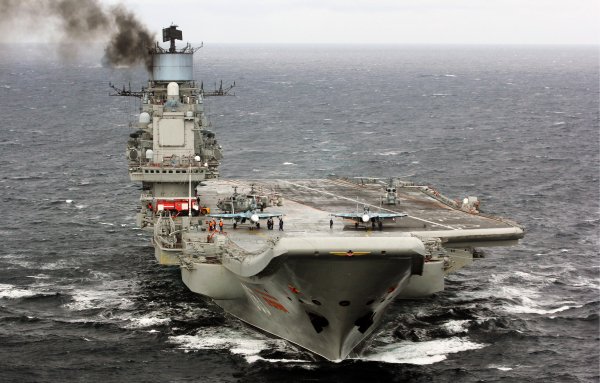 admiral-kuznetsov-tiazhiolyi-avianesushchii-kreiser-more