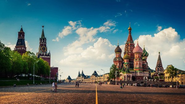 Moscow-urban-building-sky-clouds-Tourism