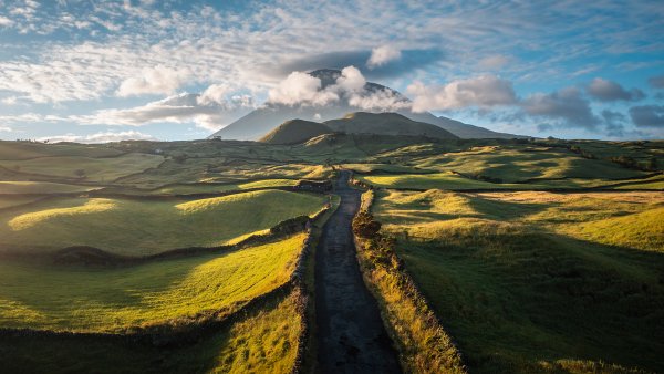PicoVolcano ROW1886941847 UHD