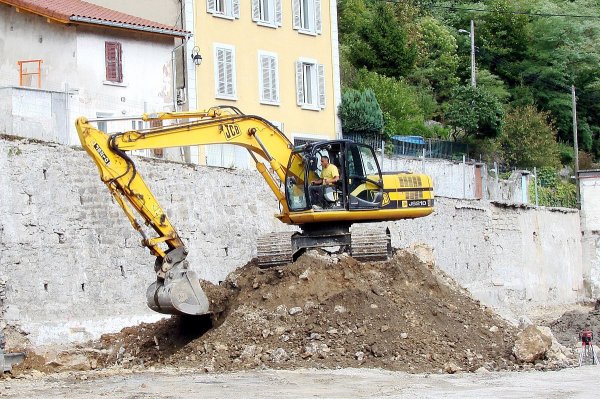 JCB JS210
