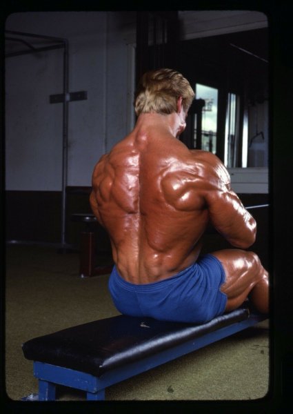 Tom-Platz-Workout-at-Golds-Gym-Venice 2