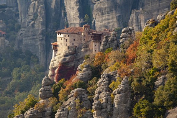 peizazh-priroda-skaly-gretsiia-monastyr-meteory-meteora-lesa