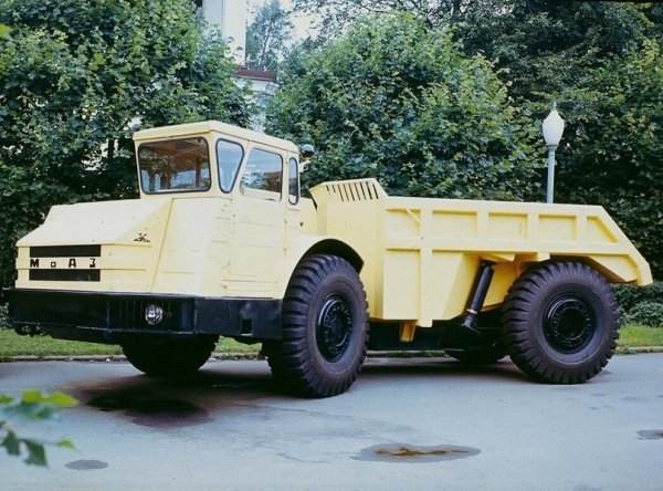 Wahtnyj avtopoezd MoAZ 6401 9585 -puskai.ru