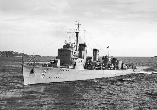 IMG viter59 HSwMS Karlskrona J8 1941