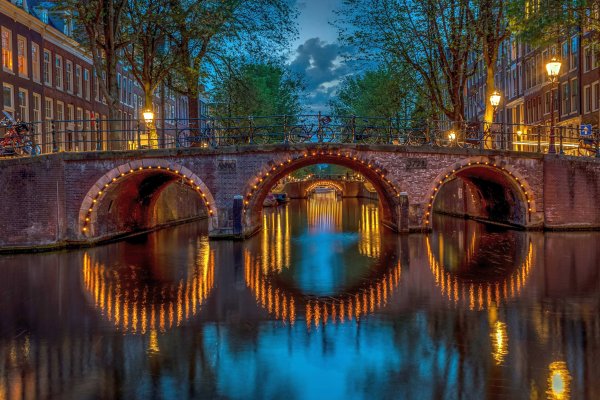 Amsterdam-netherlands-keizersgracht-canal-kees-fensbrug
